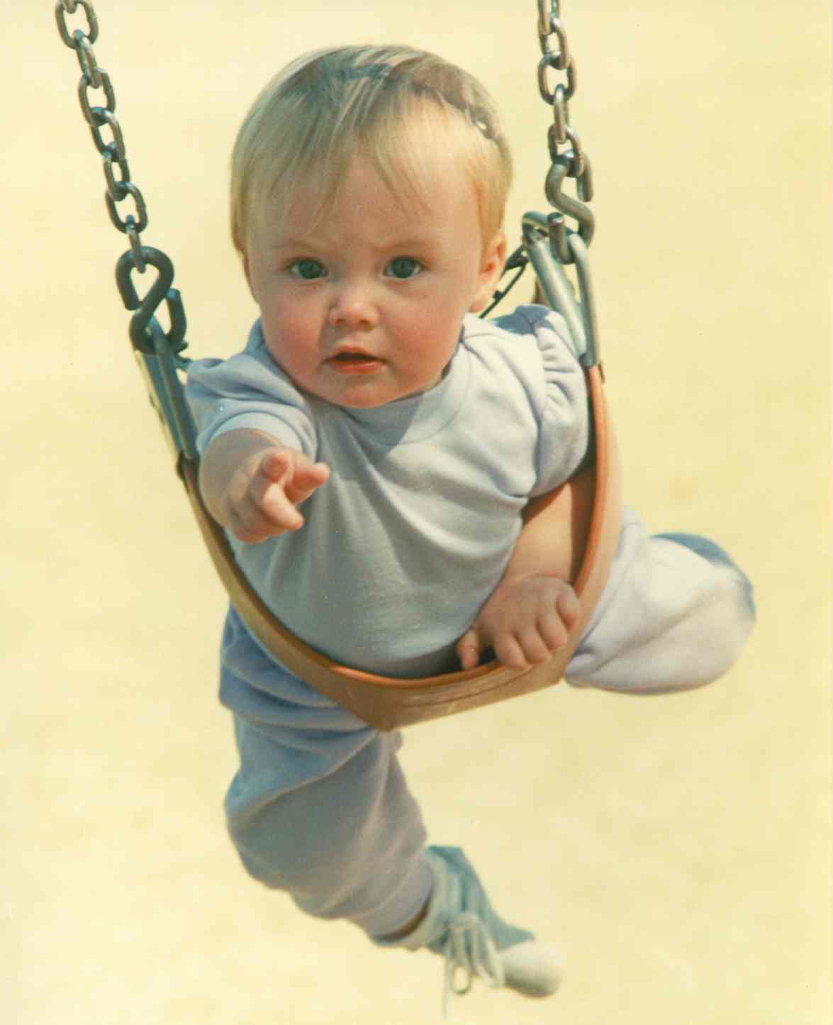 swing.jpg (52922 bytes)
